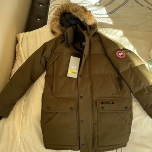 NWT CANADA Goose Emory Parka Military Green Size Medium